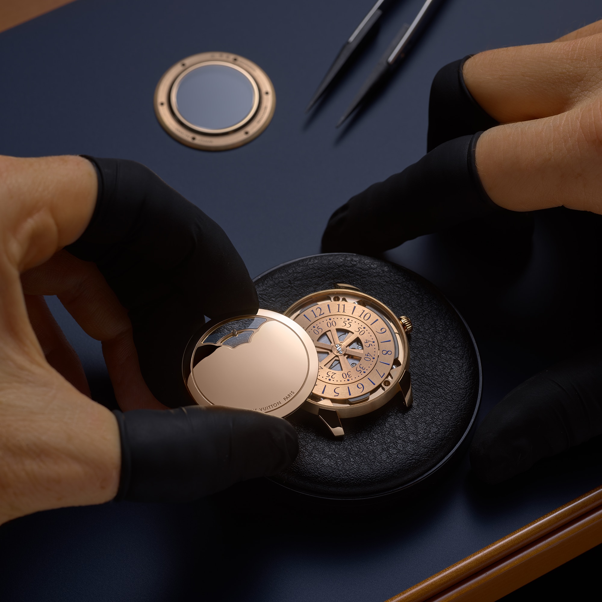 Tambour Convergence, Automatikuhrwerk, 37 mm, Roségold Uhren Alle Uhren } | LOUIS VUITTON